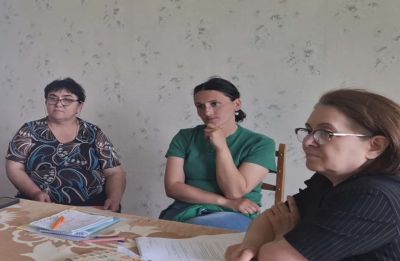შეხვედრები ქალთა ჯგუფებთან