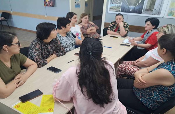 თვითდახმარების ჯგუფის შეხვედრა სენაკში